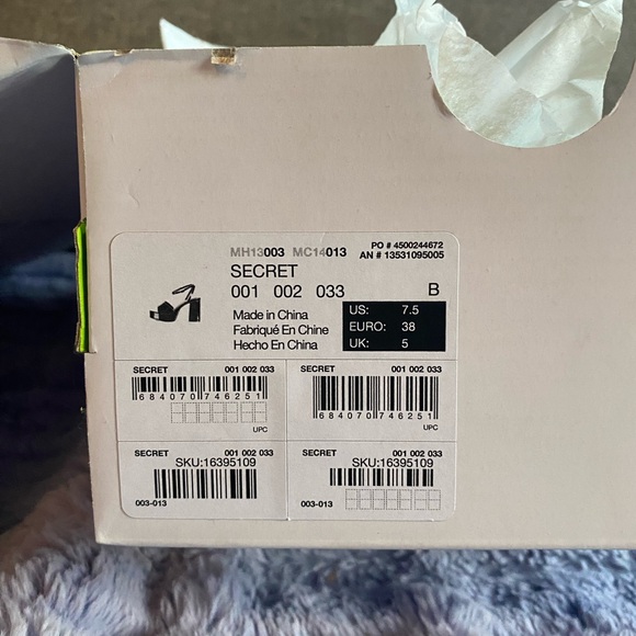 New in box heeled retro sandles - Picture 5 of 5